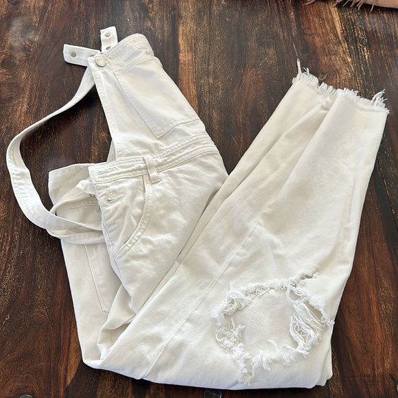 BlankNYC NWOT distressed white overalls ✨ - Picture 2 of 5